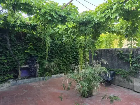 Casa 8 ambientes con 4 baños