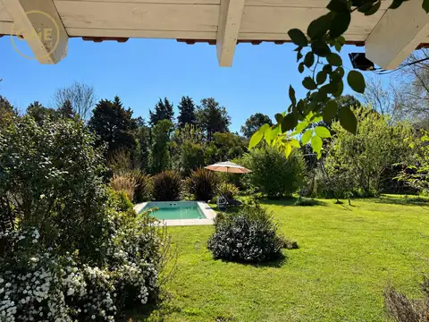 calle 407 esq. 31 N° 3039 Villa Elisa
