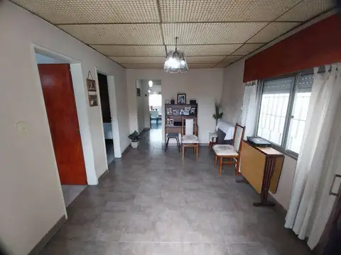 VENTA CASA 4 AMB CON PATIO Y JARDIN - QUILMES ESTE