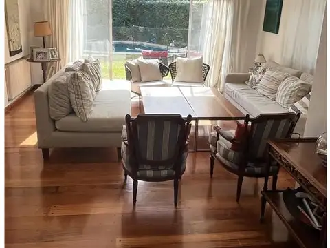 Casa en Venta con 3 cocheras