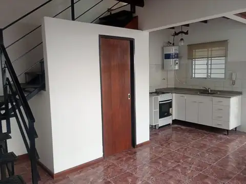 Depto Tipo Casa en Alquiler de 3 ambientes
