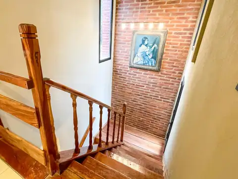 Casa 8 ambientes con 5 baños