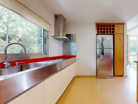 Casa 5 ambientes con 3 baños