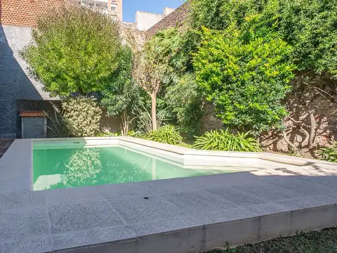 VENTA CASA DE TRES DORMITORIOS CON PATIO Y PILETA