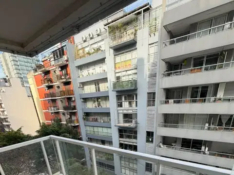 Monoambiente 8x3 al frente c/balcon cañitas