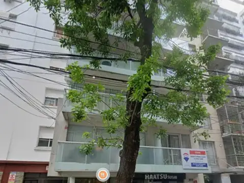 Monoambiente 8x3 al frente c/balcon cañitas
