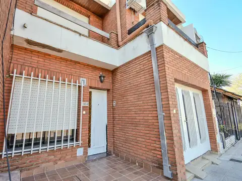 PH EN 2 PLANTAS DE 4 DORMITORIOS, 2 BAÑOS, PATIO, TERRAZA Y GARAGE