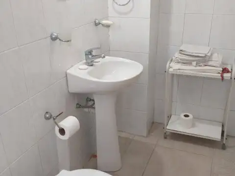 Monoambiente muy luminoso con servicios incluidos