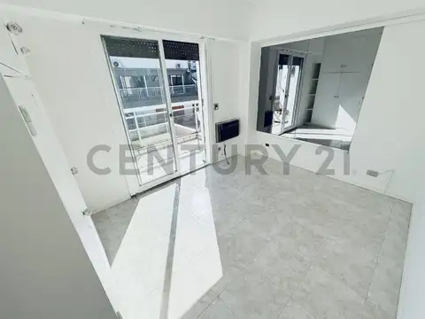 Venta tres ambientes dos balcones terraza parrilla baulera