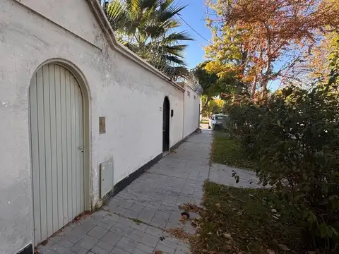Casa 11 ambientes con 4 baños