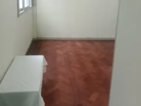 Depto Tipo Casa en Alquiler en Monte Castro, $ 1.600.000