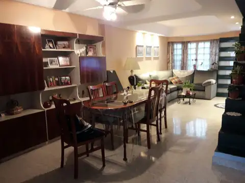 Casa 5 ambientes con 2 baños