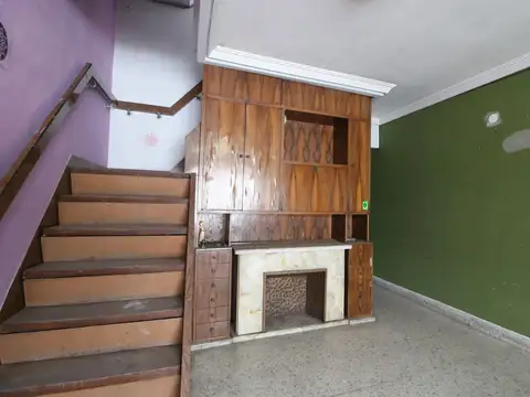 Casa 6 ambientes con 1 baño