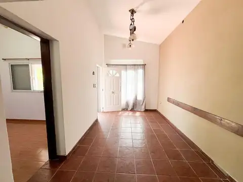 Casa en Alquiler con 2 cocheras