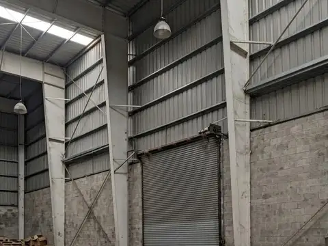 Nave Industrial en ALQUILER en La Reja Autopista Acceso Oeste