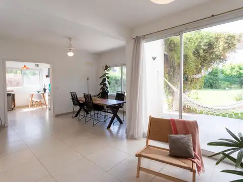 Casa 7 ambientes con 2 baños