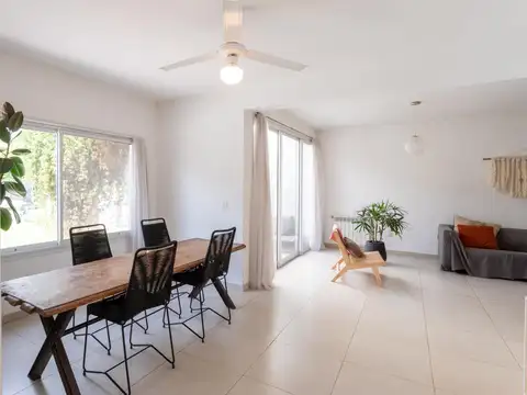 Casa en Venta con 9 cocheras