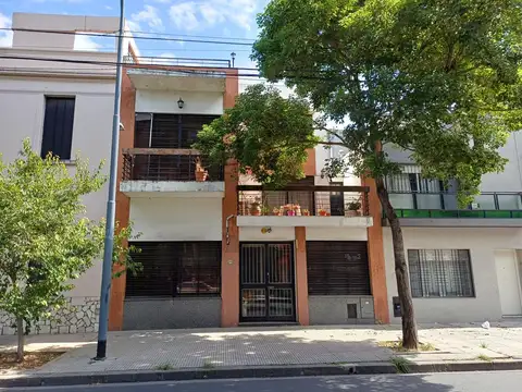 Casa de 4 dormitorios con salida a dos calles