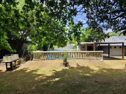 Casa en Venta con 3 cocheras