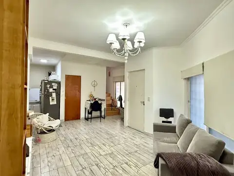 Depto Tipo Casa 3 ambientes con 2 baños