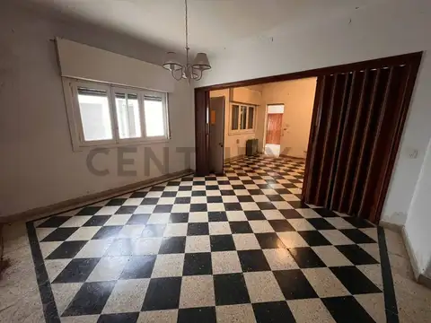 Casa en Alquiler con 2 cocheras