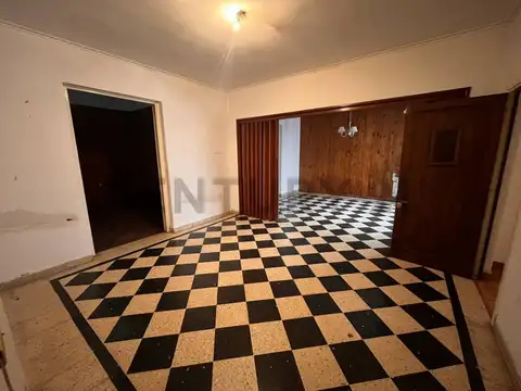 Casa 6 ambientes con 1 baño