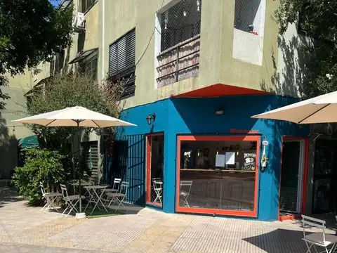 ESQUINA SIN EXP MUCHA VEREDA VIDRIERA Y CON RENTA