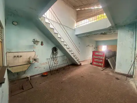 ¡CASA EN ESQUINA A REFACCIONAR - FOT 3 + SÓTANO!