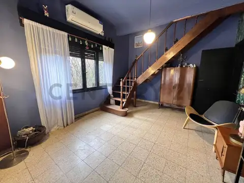 Casa 6 ambientes con 2 baños