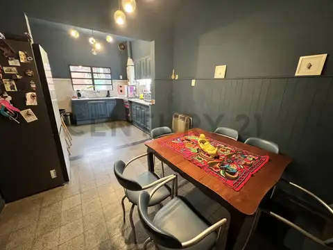 Casa en Venta con 4 cocheras