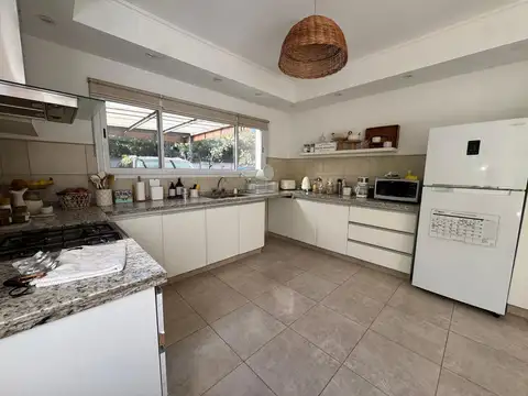 Excelente casa en B°Cdo La Escondida, Bella Vista