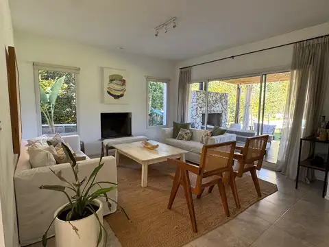 Casa 6 ambientes con 4 baños