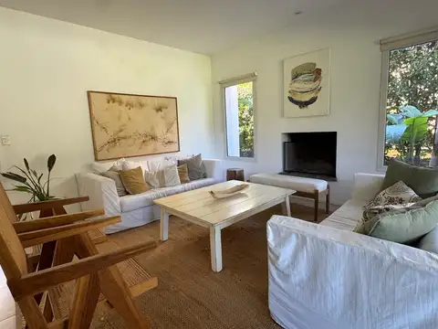 Casa en Venta con 3 cocheras