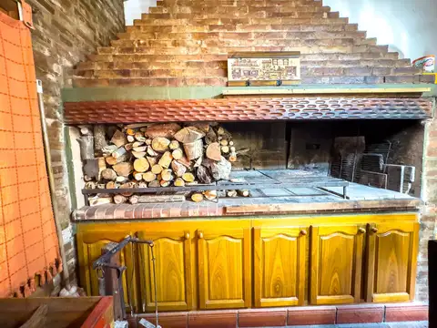 Casa en Venta con 6 cocheras