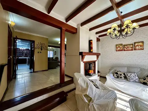 Casa 5 ambientes con 3 baños