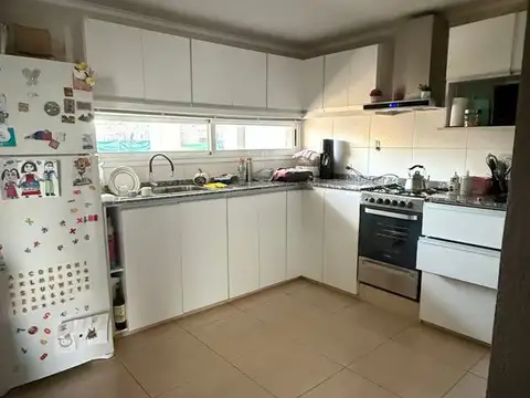 VENTA AMPLIA CASA EN MAIPU BARRIO PRIVADO