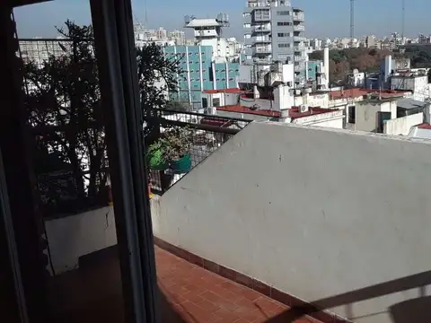 TRES AMBIENTES  AL FRENTE CON BALCON ,LUMINOSO ,VISTA PANORAMICA
