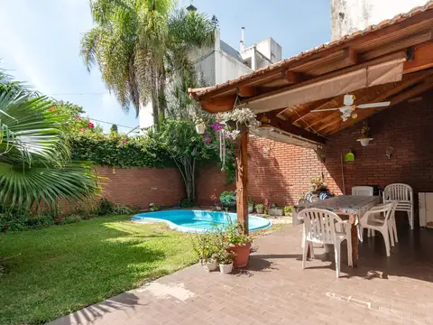 Casa 6 ambientes con 4 baños