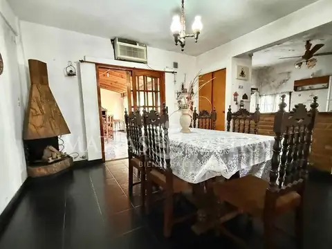 Casa en Venta con 2 cocheras