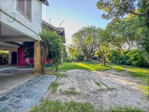 Casa en Venta con 2 cocheras