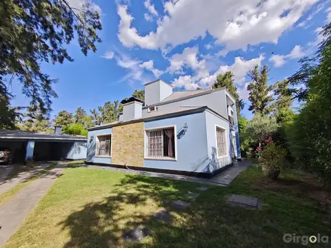 Casa en venta en Moreno: 5 dormitorios, piscina y parque
