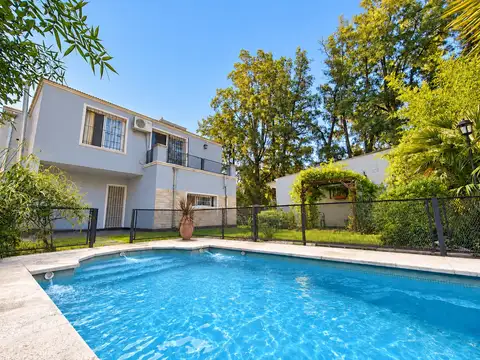 Casa en venta en Moreno: 5 dormitorios, piscina y parque