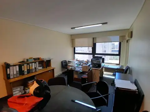 Oficina 6 ambientes con 2 baños