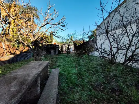 Terreno con construcción (Local y departamentos)