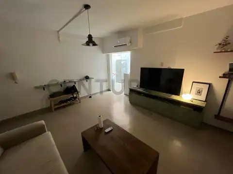 Uriburu 500, Piso 0
