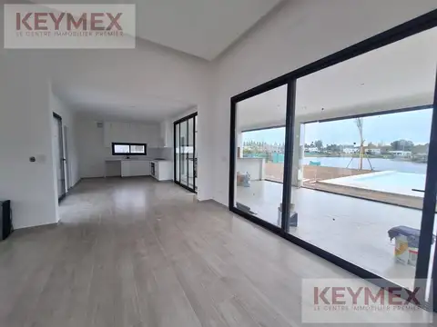 VENTA CASA SAN MATIAS ESCOBAR PILETA JARDÍN VESTIDOR AL AGUA MUELLE PILETA