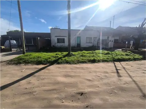 Venta casa a reciclar sobre lote 400 mts2 Necochea