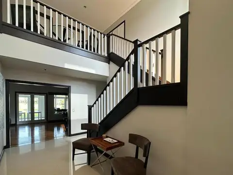 Casa en Venta con 3 cocheras