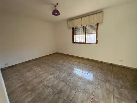 Venta casa 3 ambientes quincho y cochera libertad
