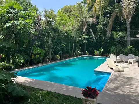 Casa en Venta con 3 cocheras